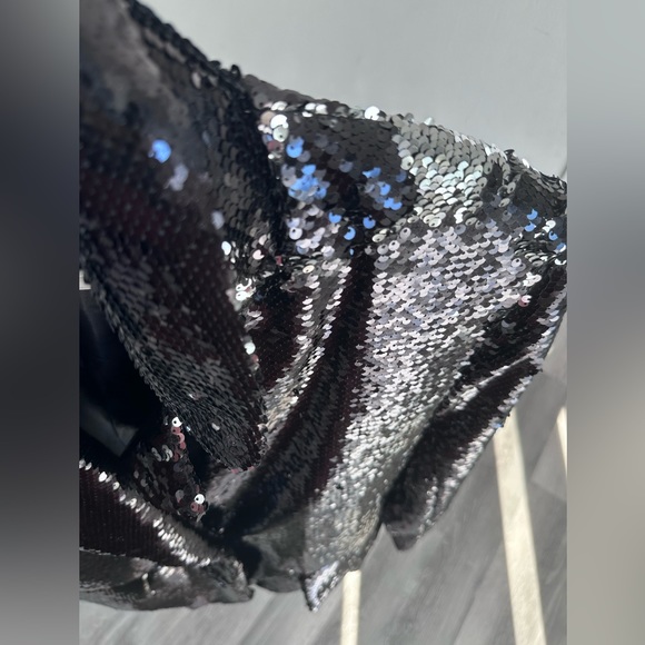 Long Sequin Blazer (oversized) can fit up to large! - Picture 3 of 3